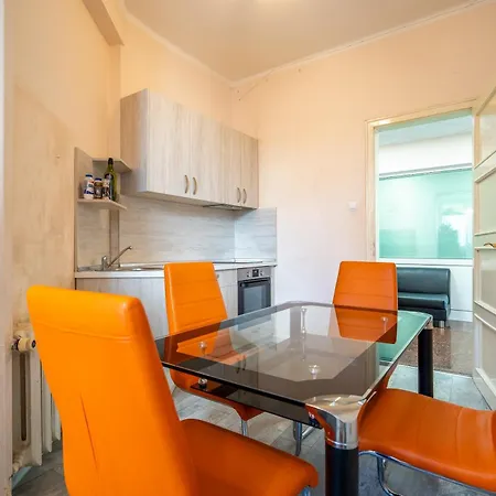 3bdr Vitosha Str With Cinema Apartment